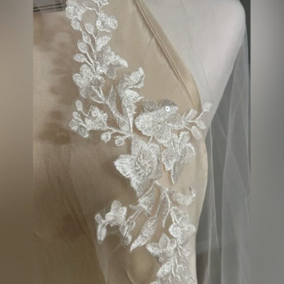 Mantilla Wedding Veil Royal Length main image 8
